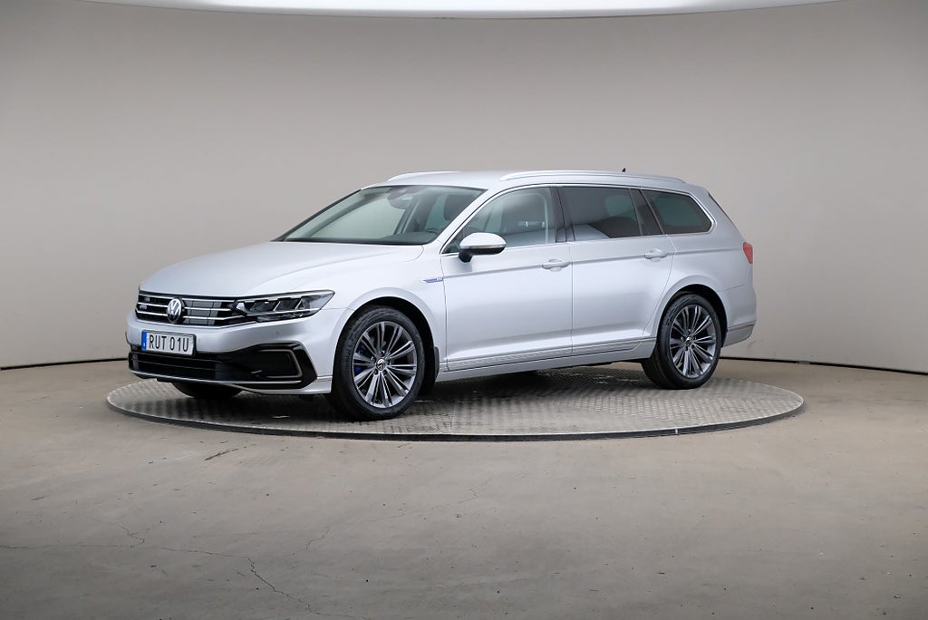 Volkswagen Passat GTE 218hk SC NAVI Skinn Alcantara Lane Assist