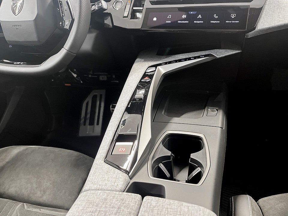 Bild på Peugeot 5008 GT Ultimate Hybrid - OMGÅENDE LEVERANS!