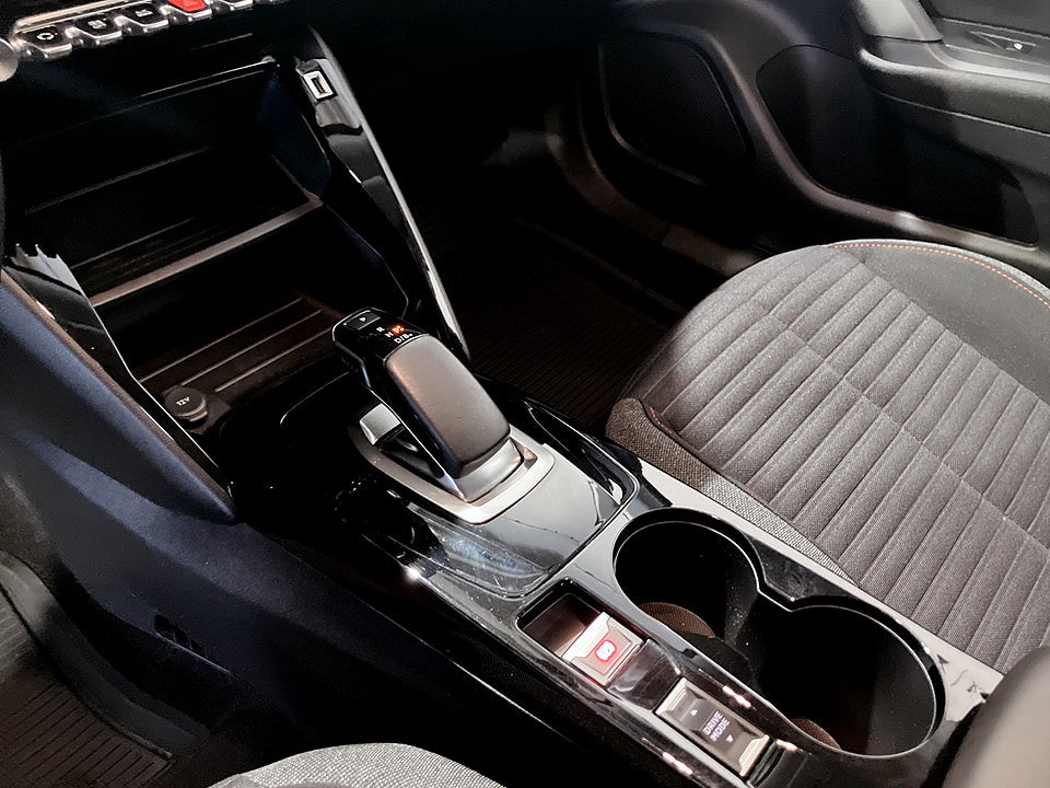 Bild på Peugeot E-2008 Active 50kWh 136hk Aut CARPLAY BACKSENSORER