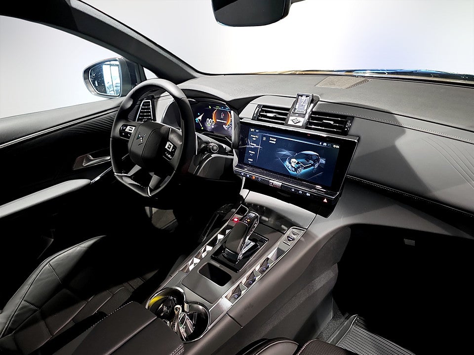 Bild på DS 7 Opera Performance 300hk PHEV AWD - OMGÅENDE LEVERANS!