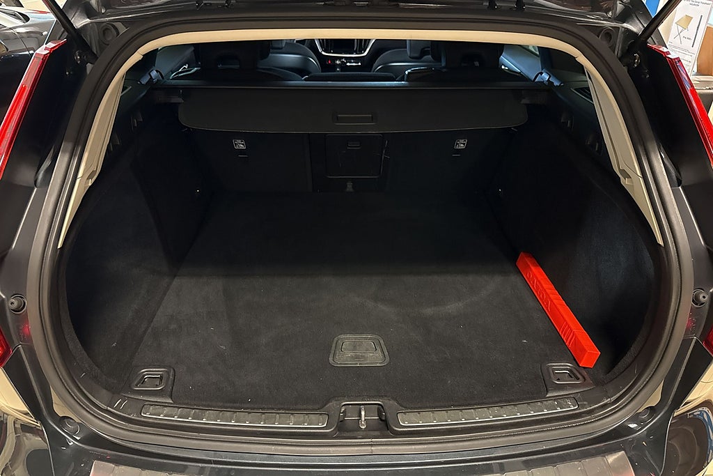 Volvo V60 D3 AWD Automat Momentum Navi Drag Kamera Värmare miniatyr 16