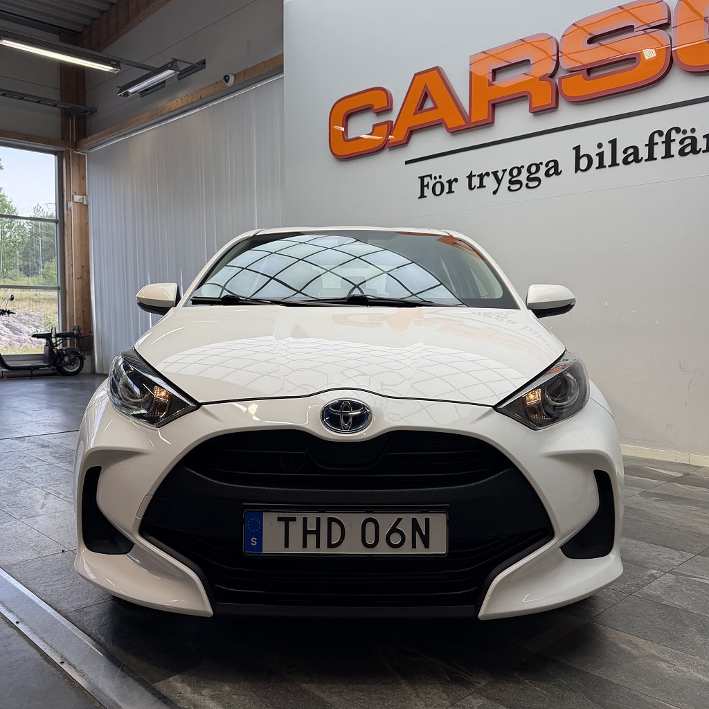 Toyota Yaris Hybrid CVT Active MOMS Värmare Backkamera