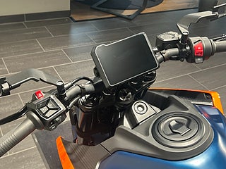 KTM Duke 125/Endast 626 mil/Dominator slip-on/stealth speglar