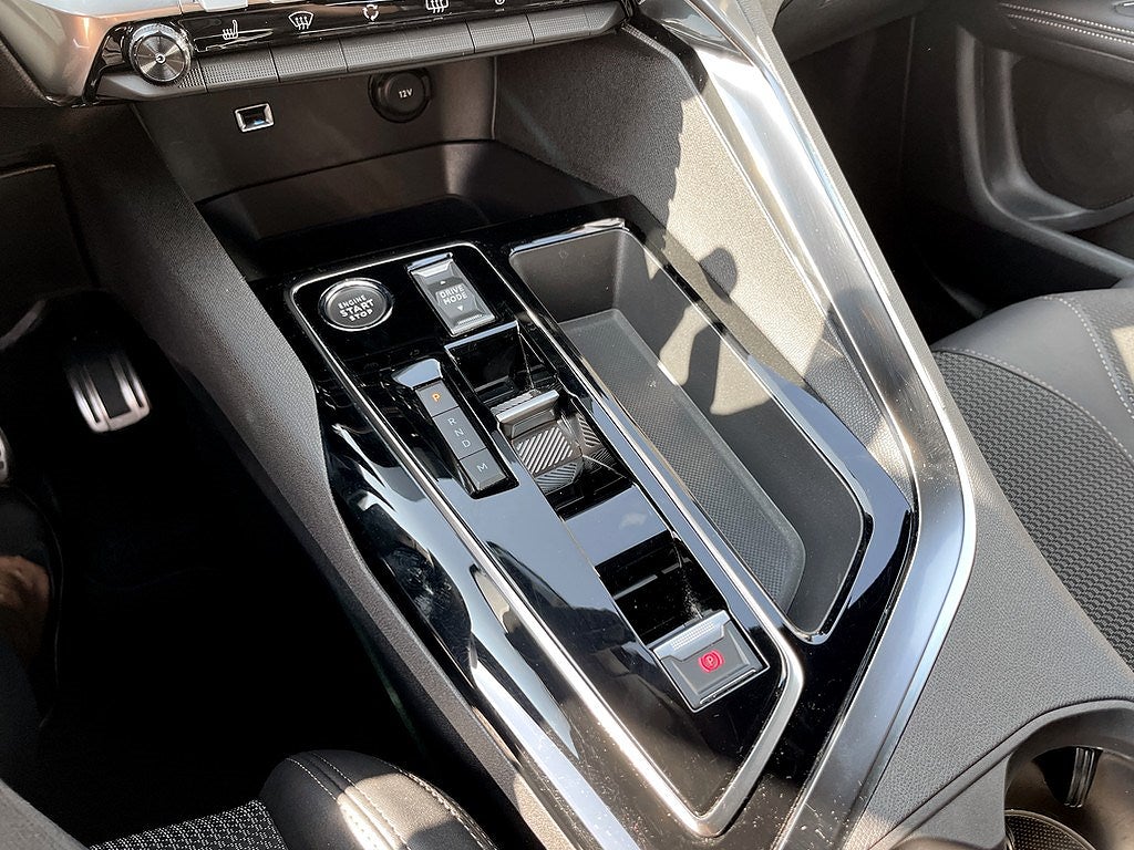 Bild på Peugeot 3008 GT Black Pack 1.2 PT 130hk Aut - B-KAMERA, CARPLAY