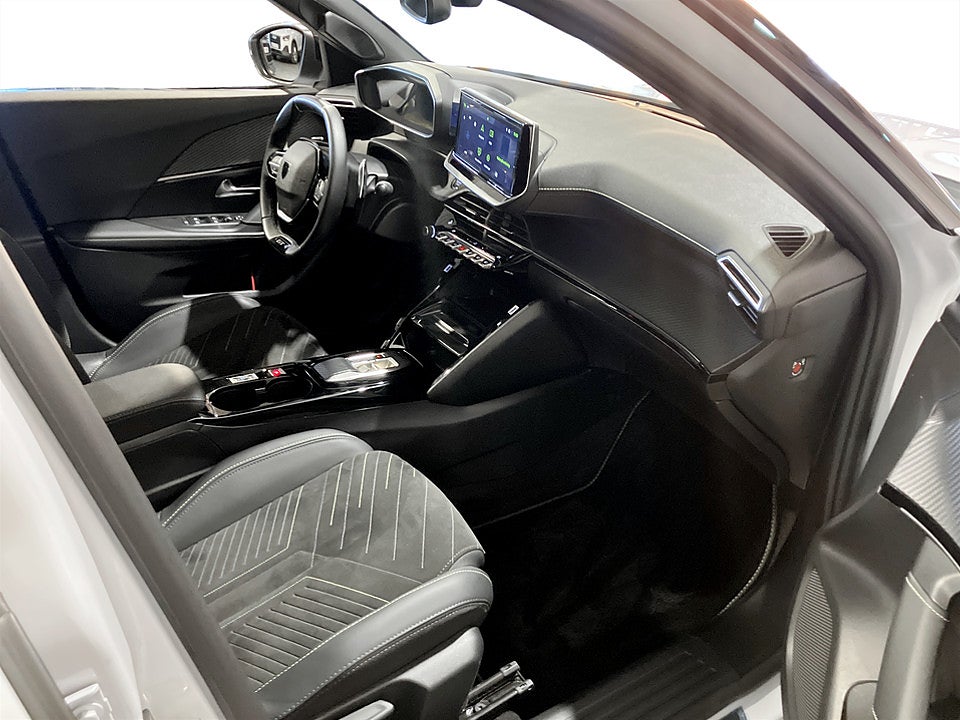 Bild på Peugeot 2008 GT 1.2 PT 130hk Aut B-KAMERA CARPLAY