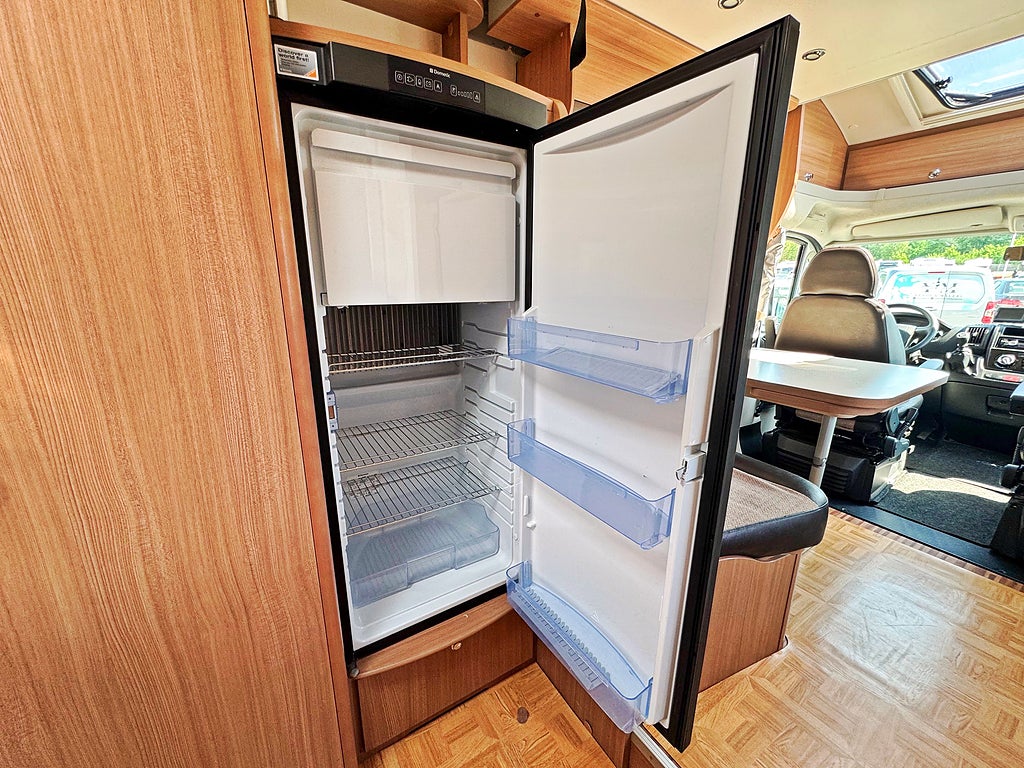 Adria Matrix M 590 SG - 3500kg, Taksäng