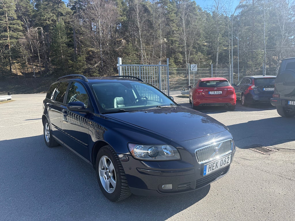 Volvo V50 1.8 Flexifuel 125hk Summum Dragkrok Skinn Välvårdad