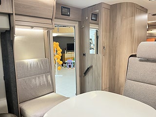 Husbil-halvintegrerad Kabe CLASSIC 740 LGB 12 av 24