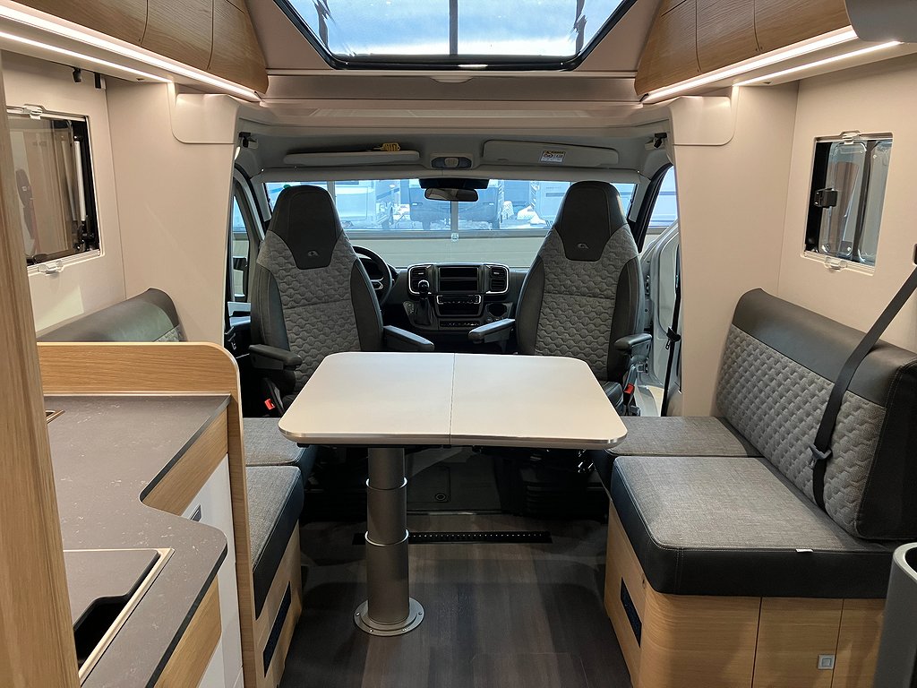 Adria Coral 670 DC Plus / Queenbedd / Automat / Markis /  - Adria