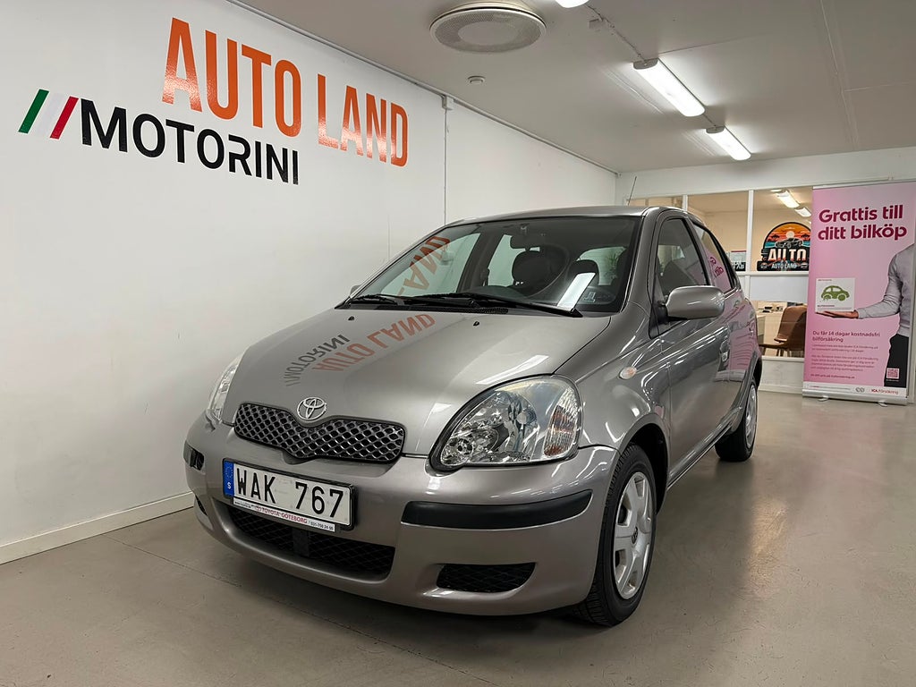 Toyota Yaris 5-dörrar 1.0 VVT-i / LÅG MIL / NY  SERVICE 
