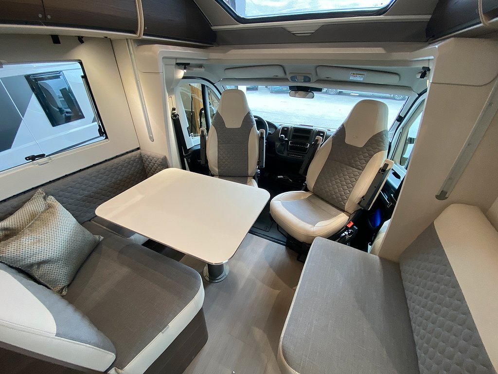 Adria Matrix Supreme 670 SL / Taksäng / Alde / Aut 180hk/Ugn - Adria