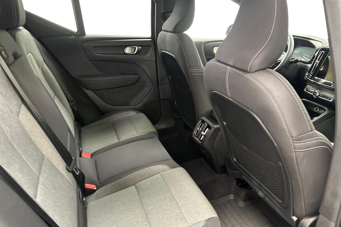 Volvo XC40 B3 Plus Dark 2025, bild 9/10