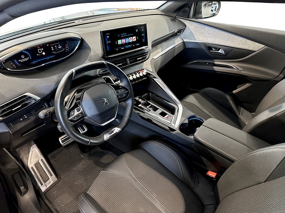 Bild på Peugeot 5008 GT 1.2 PT 130hk Aut 7-SITS B-KAMERA CARPLAY