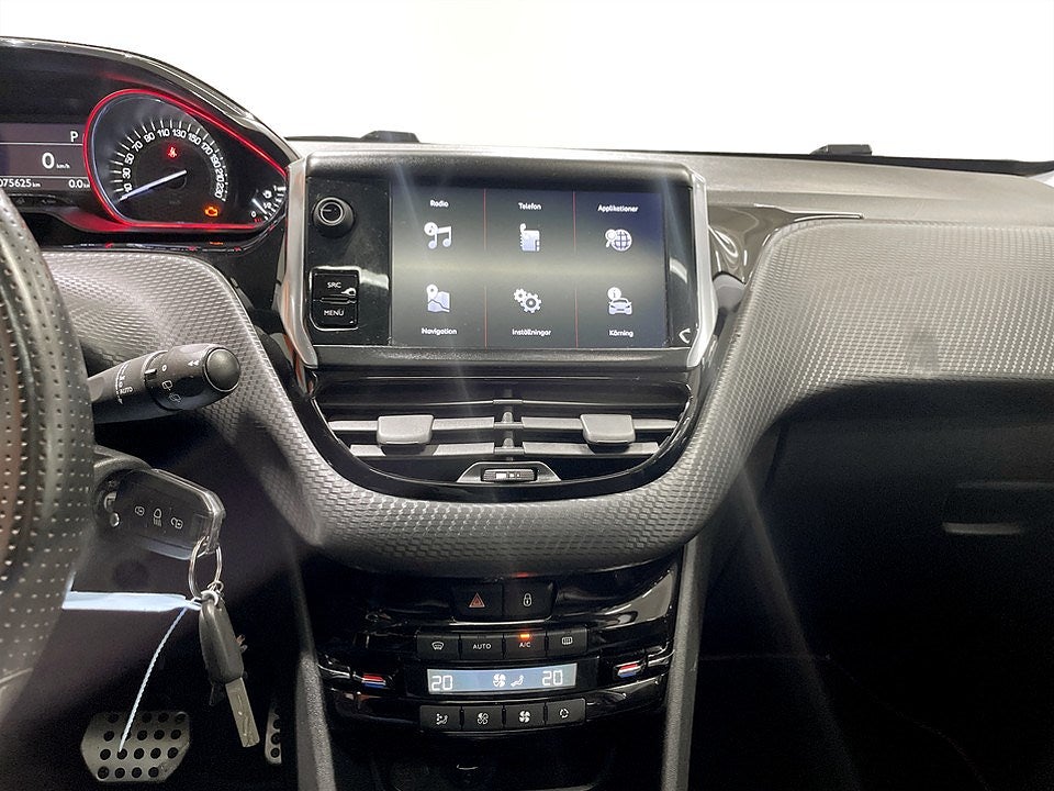 Bild på Peugeot 2008 GT 1.2 PT 110hk Aut - PANO, P-SENSORER BAK