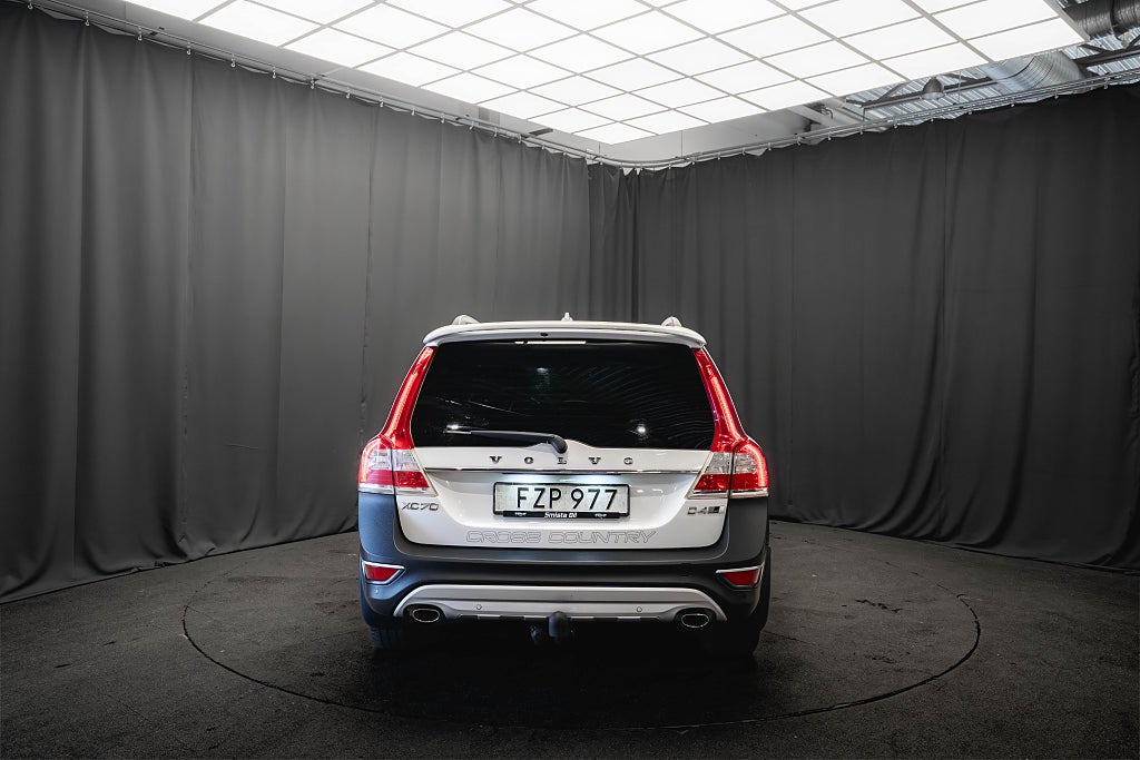 Volvo XC70 D4 AWD SUMMUM PANO H/K LÄDER DRAG D-VÄRM 2-ÄGARE 181hk