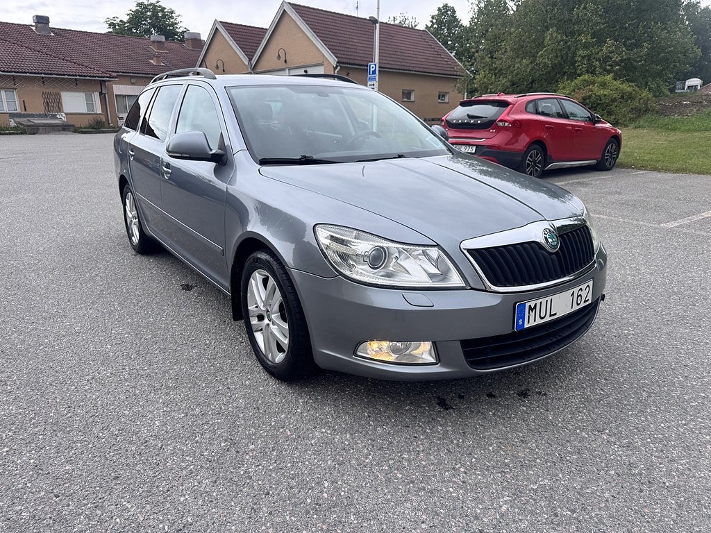 Skoda Octavia Kombi 1.6 TDI Elegance Euro 5