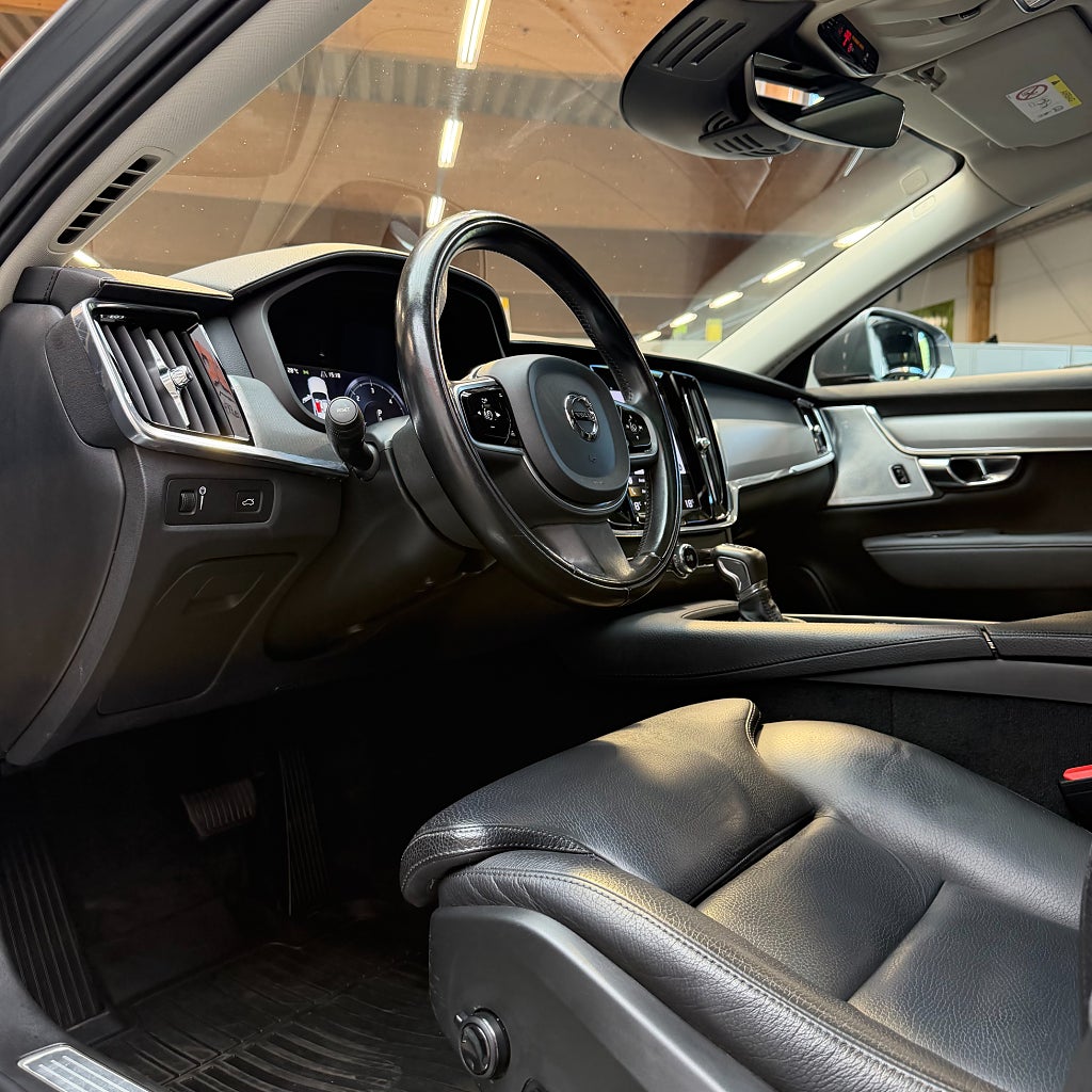 Volvo V90 D5 AWD Geartronic Inscription B&W Panorama Apple Drag