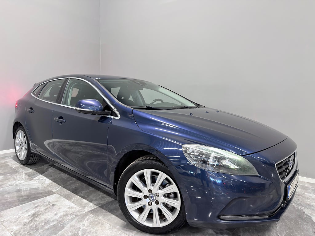Volvo V40 D3 Momentum/Kamera/Värmare/Nyservad/150HK