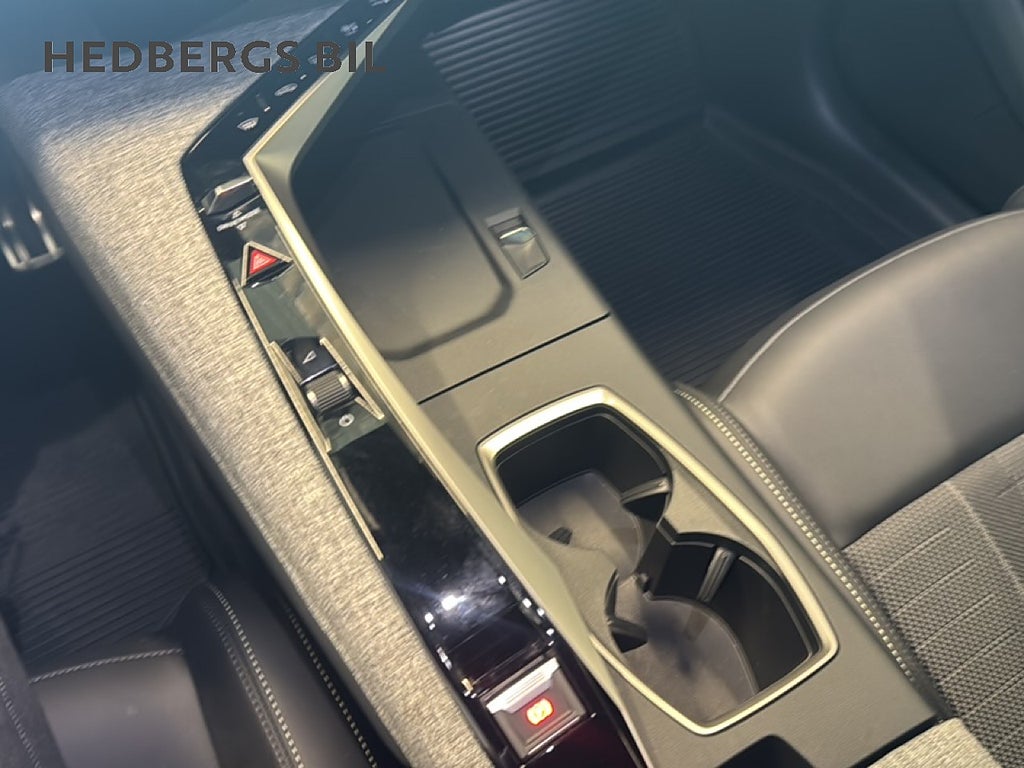 Peugeot 3008 Hybrid 1.2 PureTech 146HK thumbnail