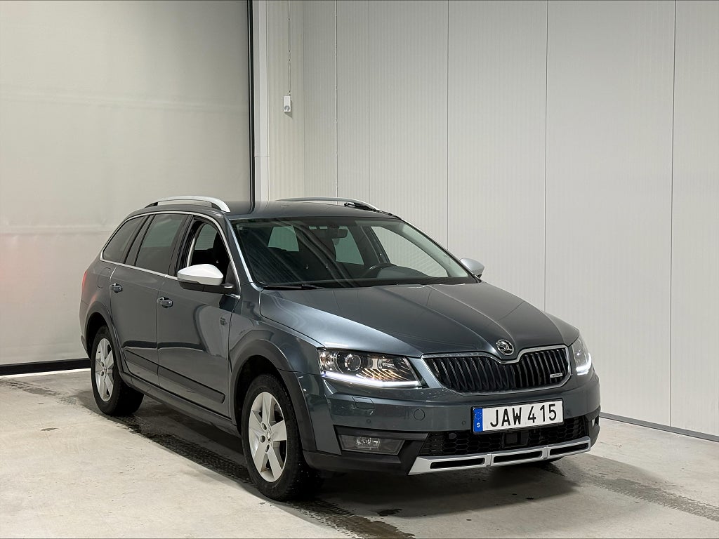 Skoda Octavia Scout 2.0TDI 4x4 Premium Drag D-värm M&K Få ägare