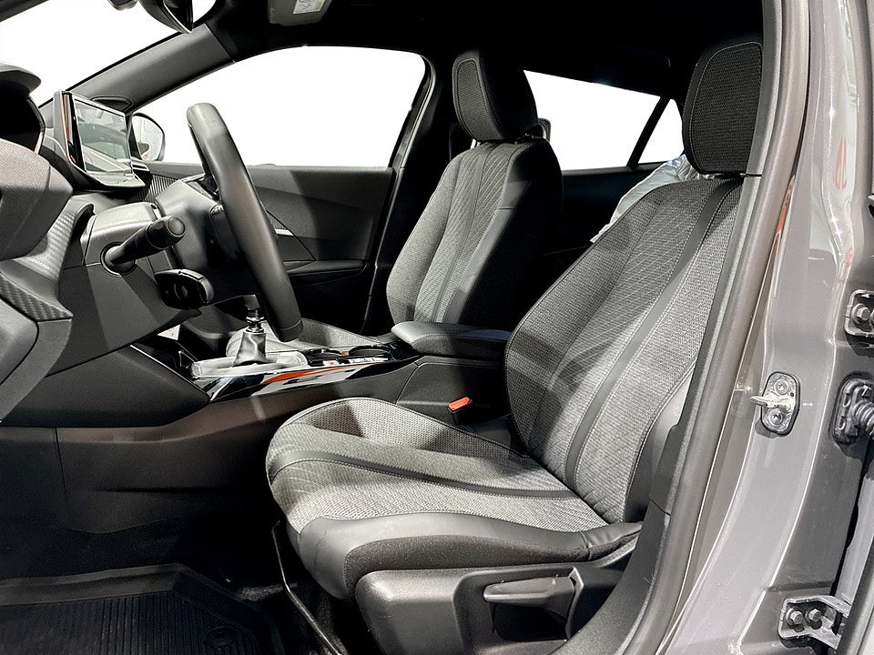 Bild på Peugeot 2008 Allure 1.2 PT 130hk CARPLAY P-SENSORER