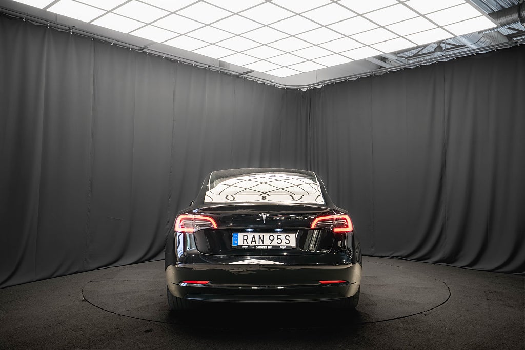 Tesla Model 3 Standard Range DRAG 19'' PANO LÄDER 1-ÄGARE MOMS