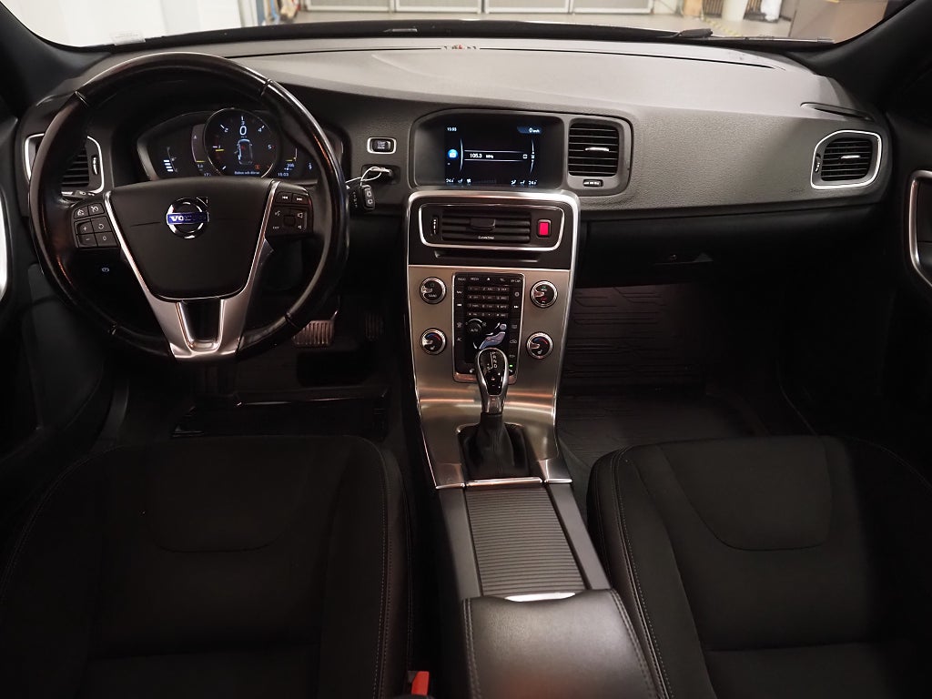 Volvo V60 D4 190hk Geartronic Momentum | D-värm | Låga mil | 2017