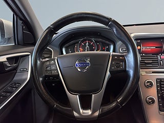 Volvo XC60 D4 AWD Geartronic Classic Summum S&V/Pano/Kamera/Dvärm – bild 9