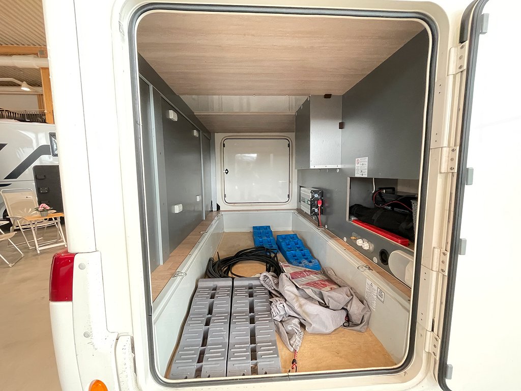 Rapido 866 F / Automat / AC bodel / Solcell / Taksäng  - Rapido
