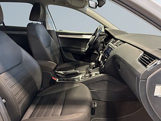 Skoda Octavia Kombi 2.0 TDI SCR Ambition Drag Värmare Psens S&V-hjul – bild 10