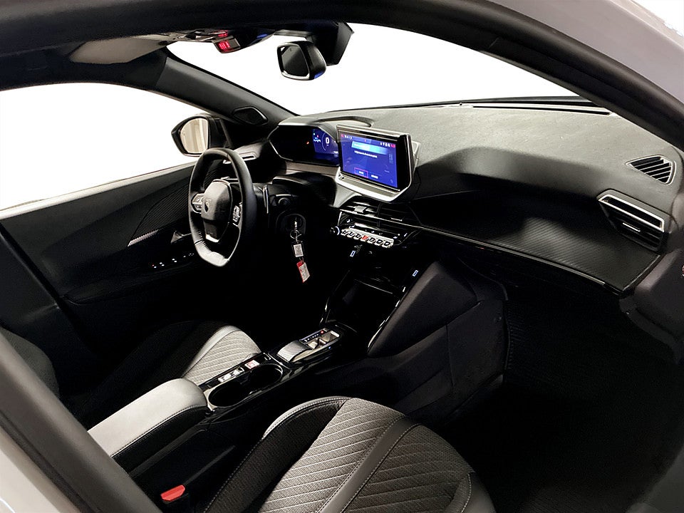 Bild på Peugeot 2008 Allure 1.2 PT 130hk B-KAMERA CARPLAY