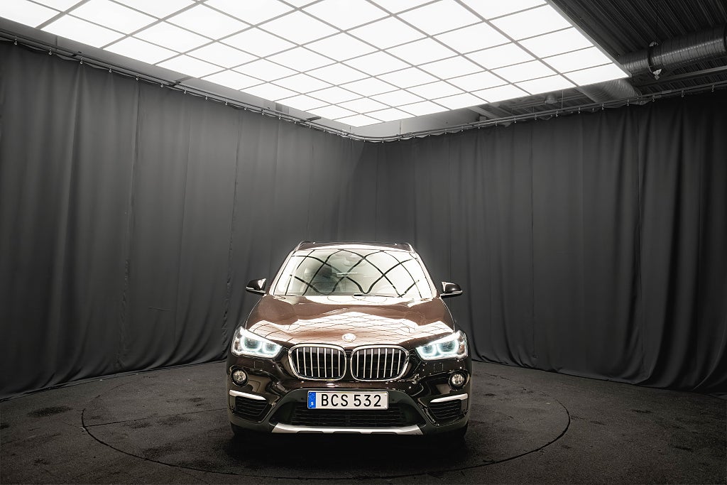 BMW X1 xDrive20d PANORAMA LÄDER DRAG KAMERA HUD 1-ÄGARE