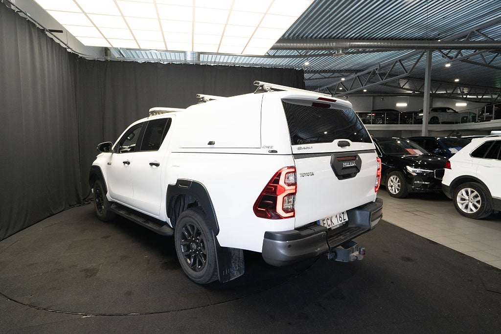 Toyota Hilux AWD Invincible KÅPA LÄDER D-VÄRM DRAG KAMERA JBL MOMS