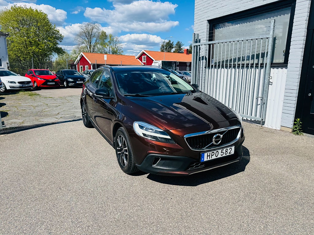 Volvo V40 Cross Country D3 150HK MOMENTUM / NAVI / VÄRMARE