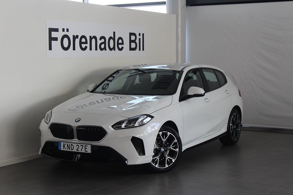 BMW 120 i 4,95 ränta M Sport Design Rattvärme 18" Park Assist 