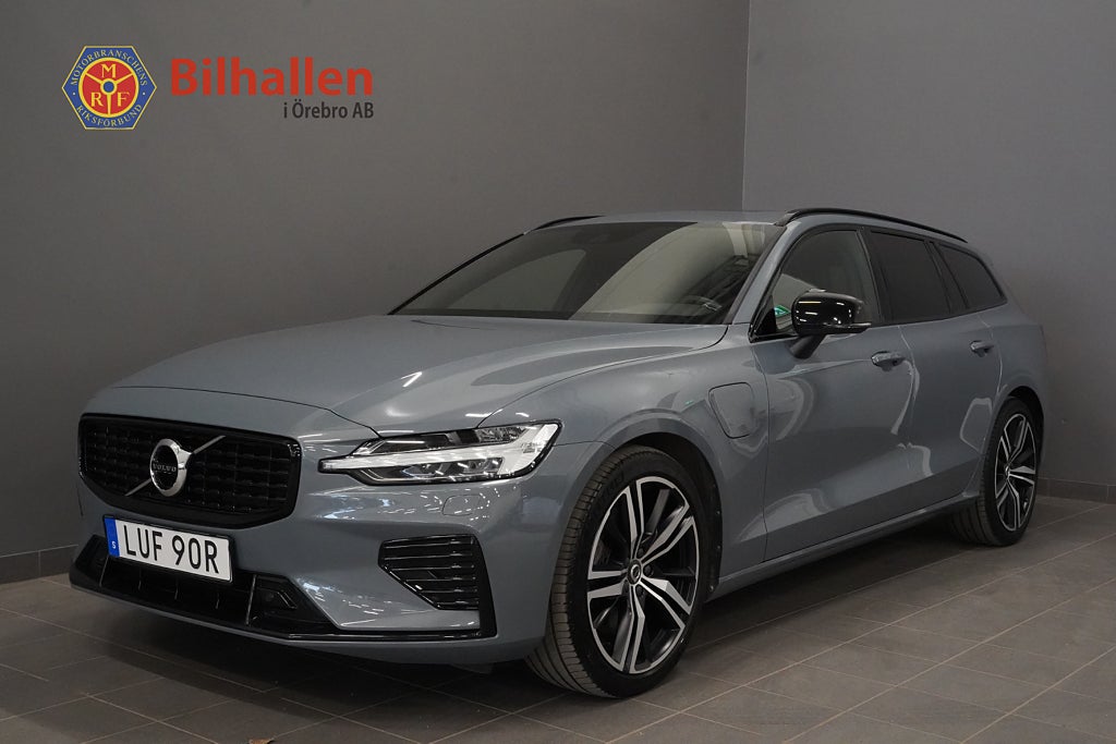 Volvo V60 Recharge T6 AWD R-Design /Komfortstolar Panorama Harman