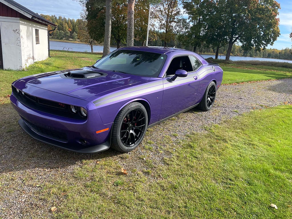Dodge Challenger 5.7 V8 HEMI SHAKER PLUM CRAZY   