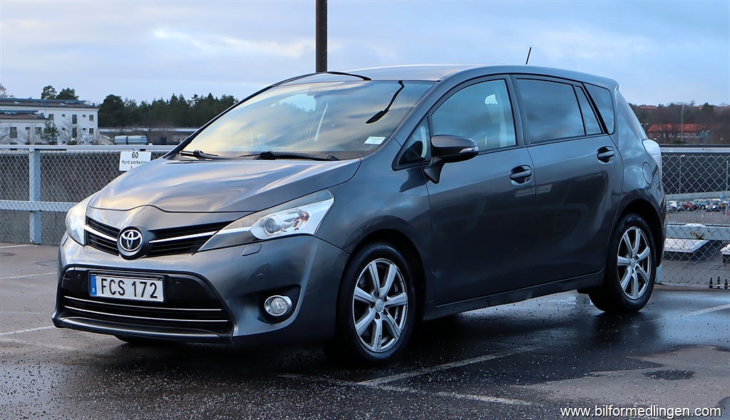 Toyota Verso 2.2 D-4D 150hk Skinn Navi Drag Panorama