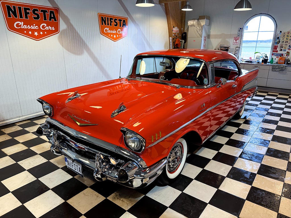 Chevrolet Bel Air Sport Coupe / Fuel Injection