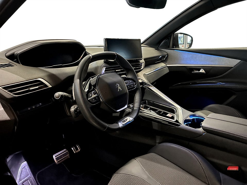 Bild på Peugeot 5008 GT 1.2 PT 130hk Aut 7-SITS B-KAMERA CARPLAY
