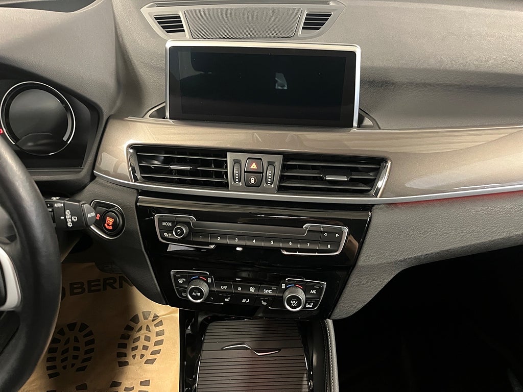 BMW X1 xDrive20d Aut xLine Dragkrok Farth 4WD Panorama HUD bild 11