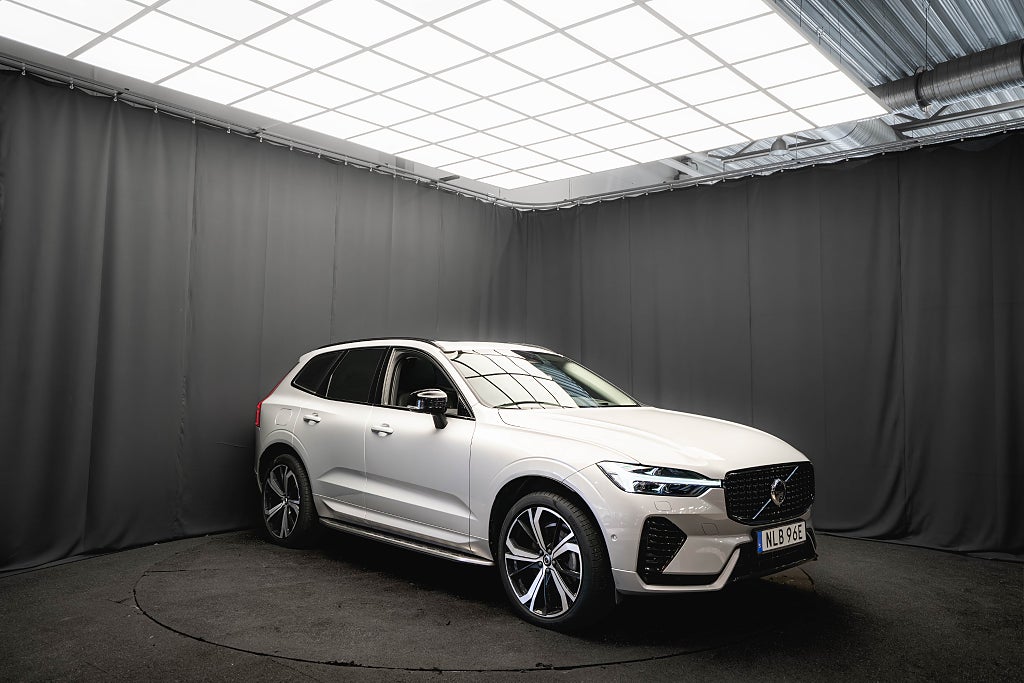 Volvo XC60 Recharge T6 AWD ULTIMATE DARK PANO DRAG 21' H/K 360 HUD