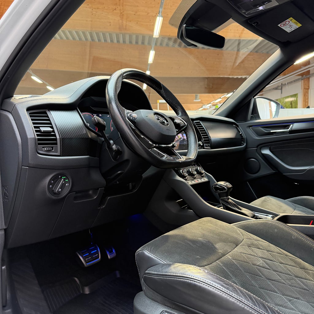 Skoda Kodiaq 2.0 TSI 4x4 Sportline 7-Sits Backkamera Apple Värmare