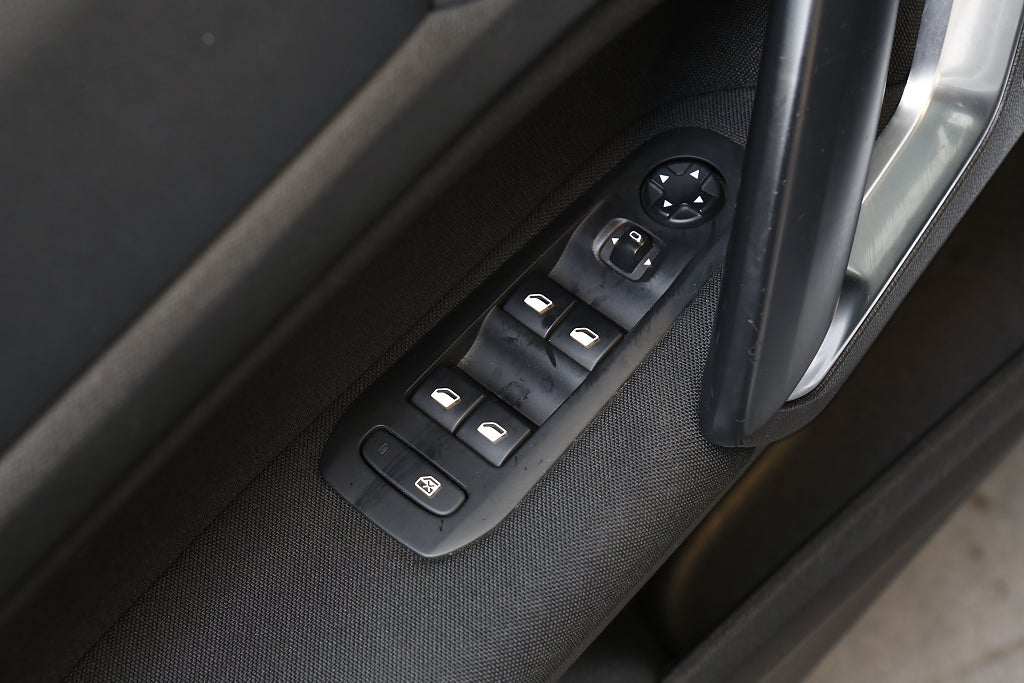 Peugeot 308 1,2 e-THP 110hk Active Kombi Panorama