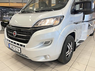 Husbil-halvintegrerad Adria CORAL SUPREME 670 SL 2 av 25