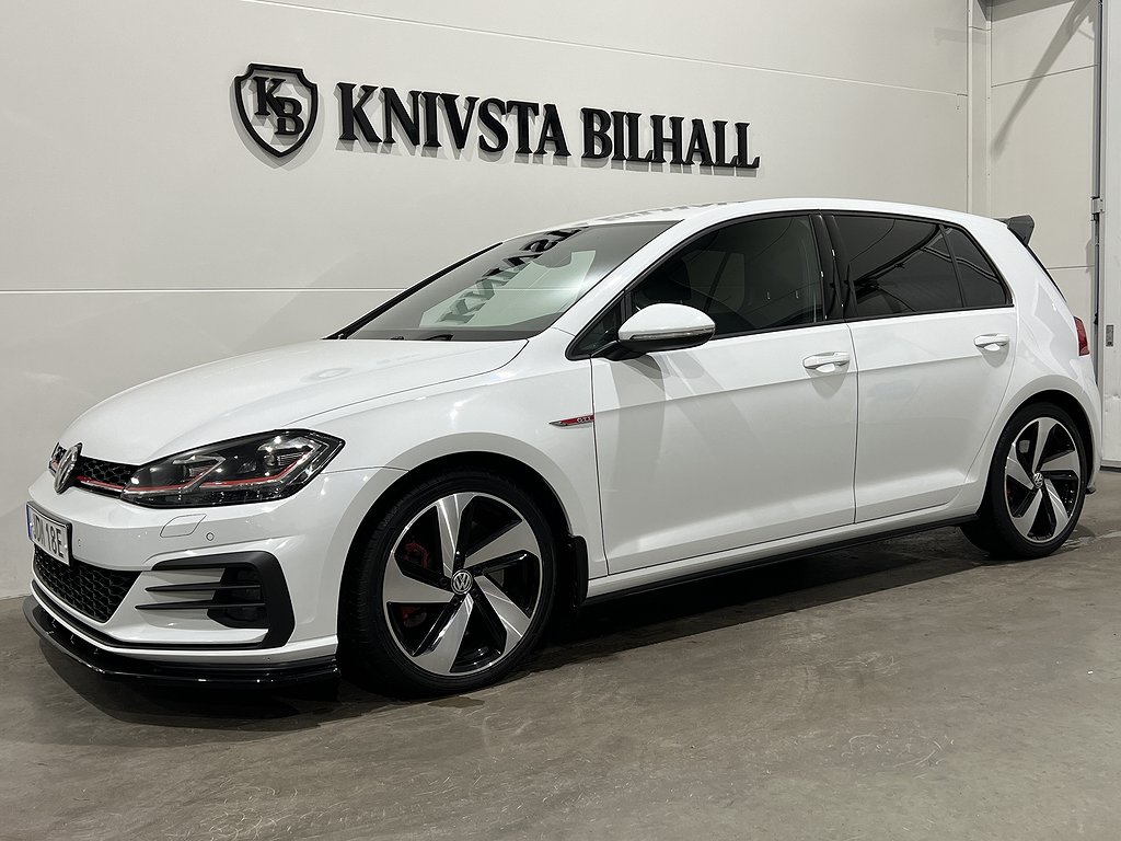 Volkswagen Golf GTI Performance 2.0 TSI DSG Cockpit 245hk