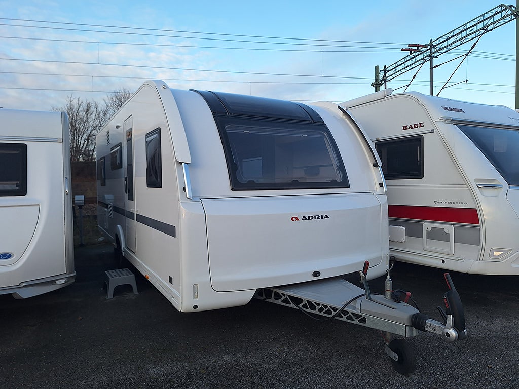 Adria Adora 573 PT Barnkammare: 3 Bäddar, Nytt Tält