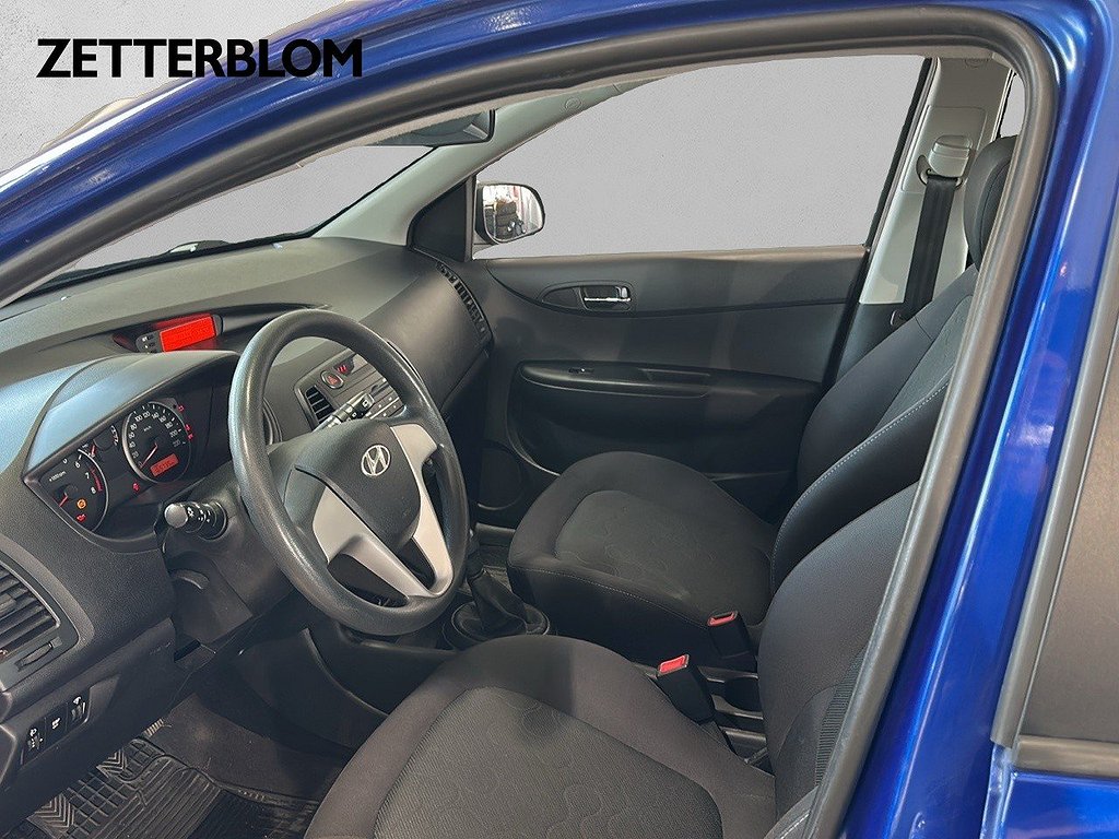 Halvkombi Hyundai i20 8 av 17