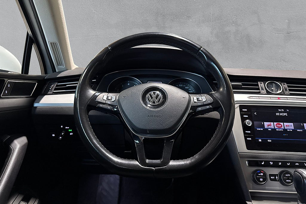 Volkswagen Passat Sportscombi 1.4 TSI Base Dragpaket B-Kamera Välservad