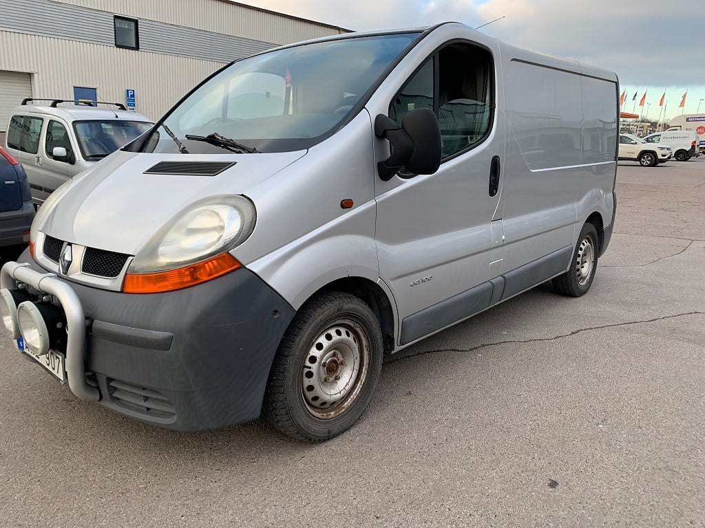 Renault trafic 2.9t 1.9 dCi Nybesiktad AC Nyservad Dragkrok
